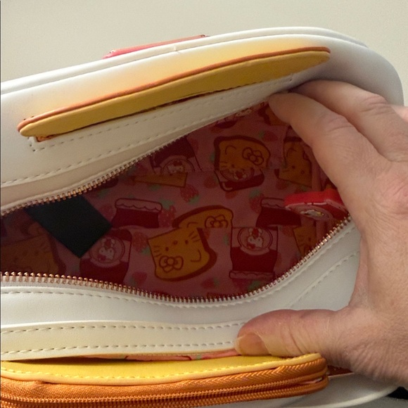 Lounged Hello Kitty Toaster shoulder bag. NWT - Picture 5 of 6